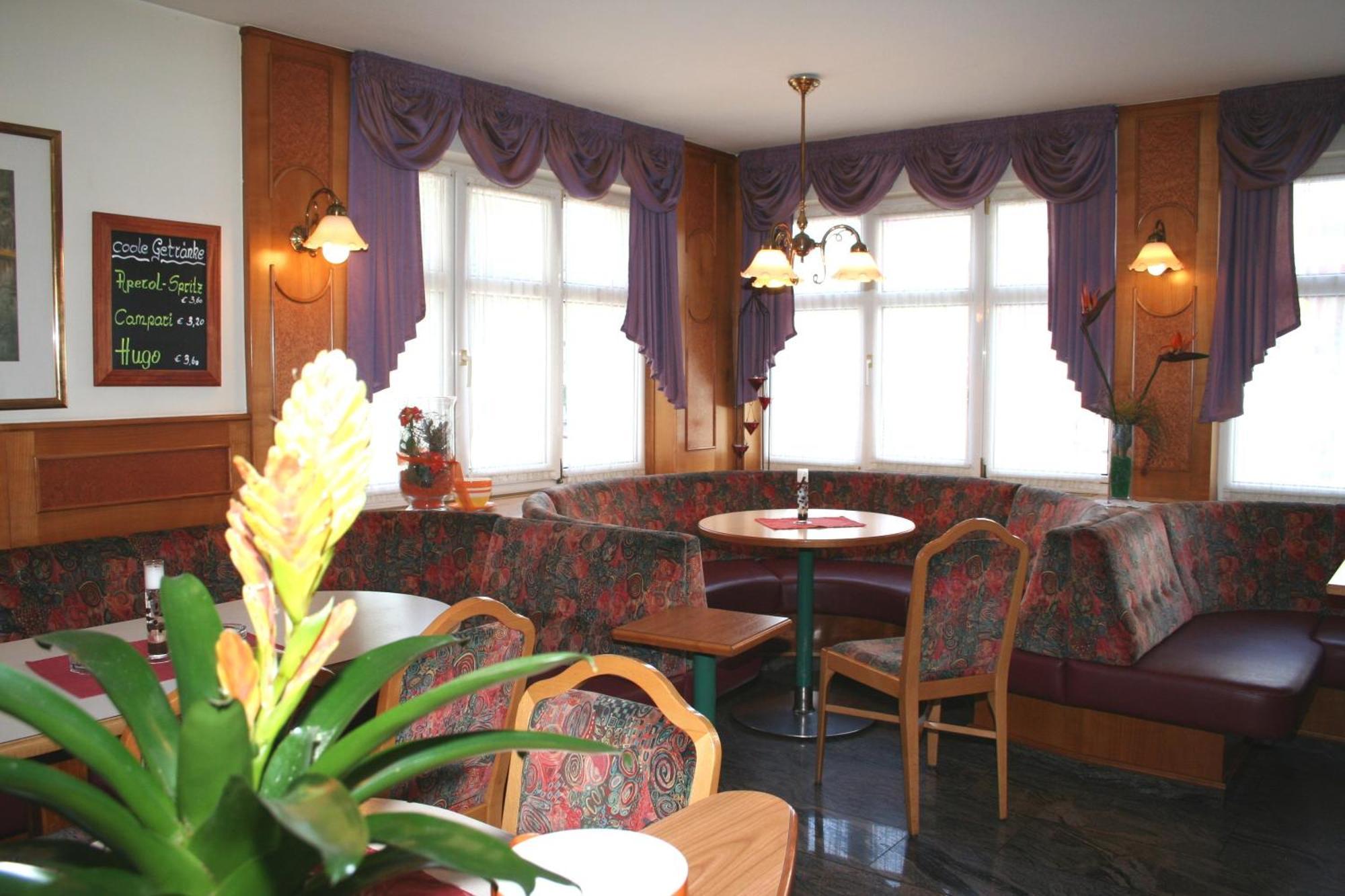 Hotel Cafe Lorenz Hohenems Exteriér fotografie