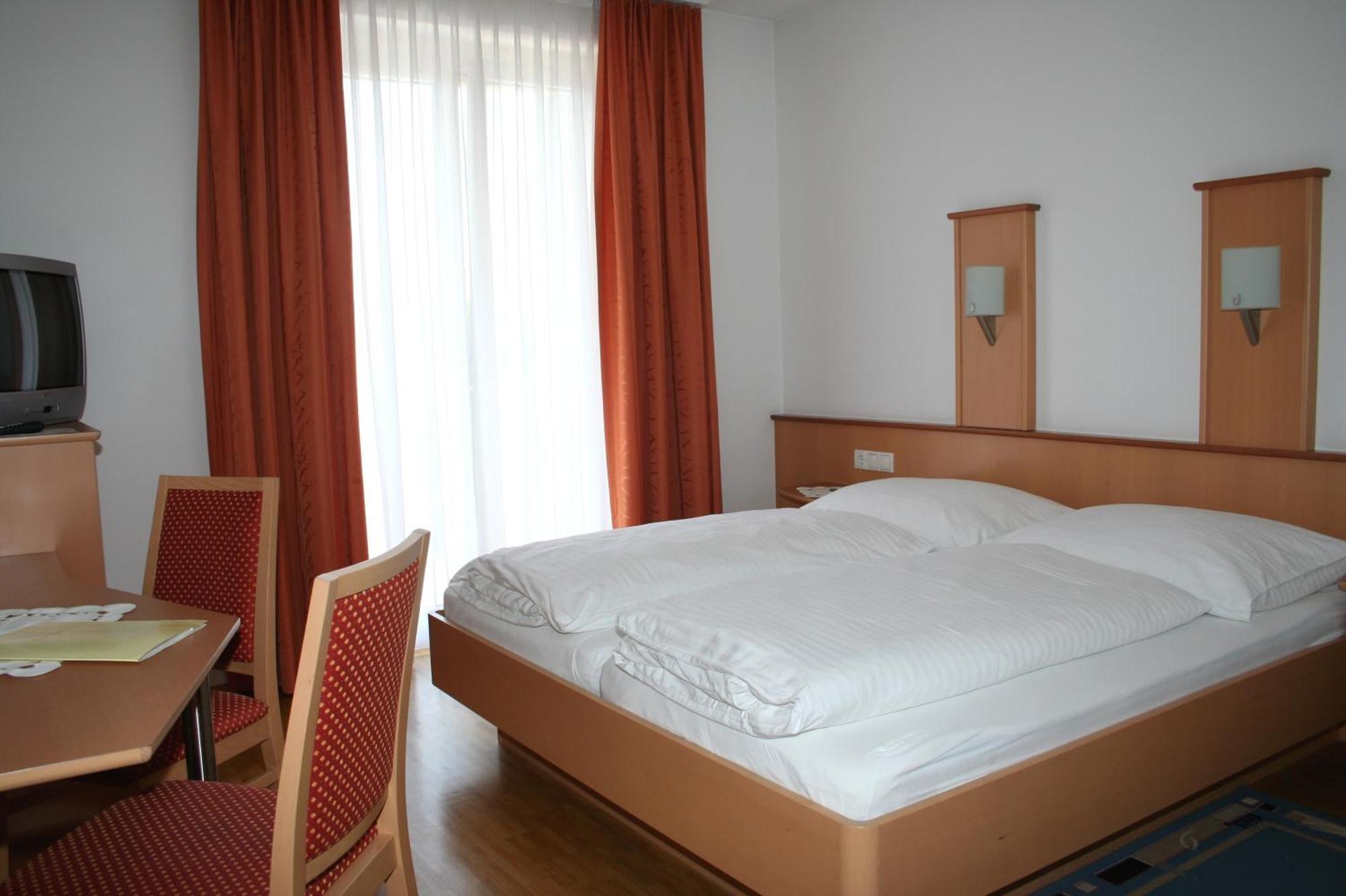 Hotel Cafe Lorenz Hohenems Exteriér fotografie
