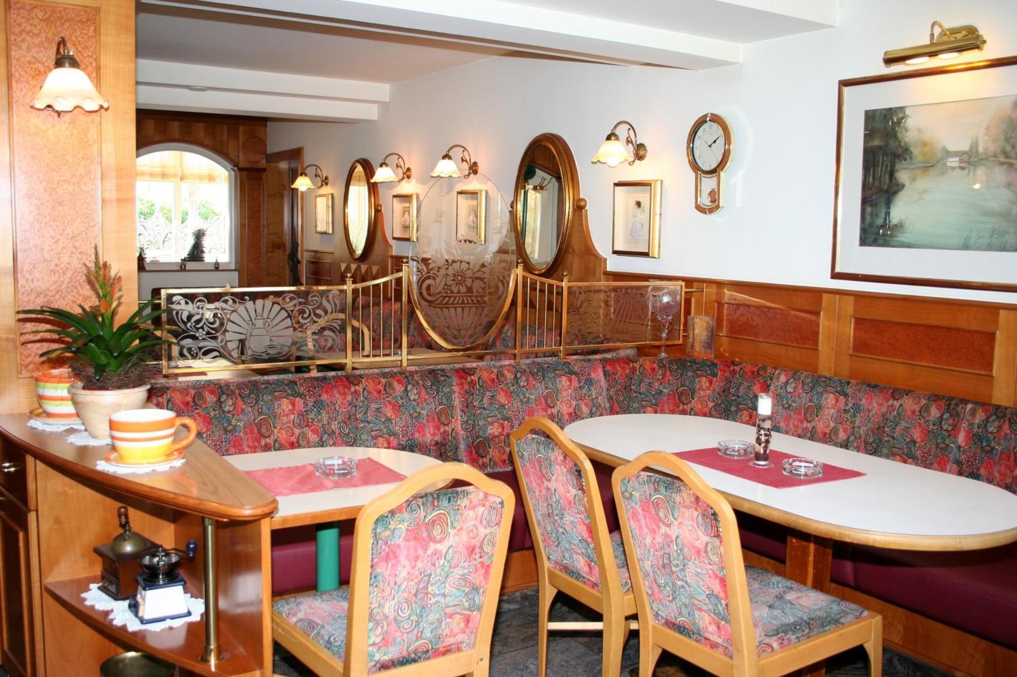 Hotel Cafe Lorenz Hohenems Exteriér fotografie