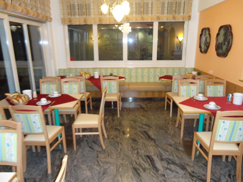Hotel Cafe Lorenz Hohenems Exteriér fotografie
